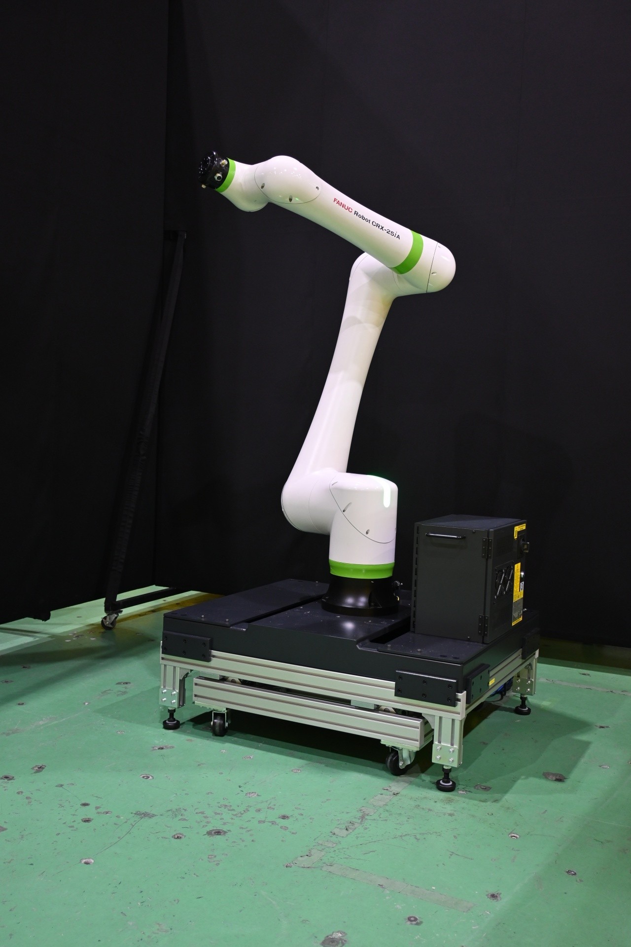FANUC CRX-30iA用ロボット架台 | 特注ペダルロック・キャスター.com