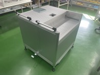 ツールチェンジャーが置ける仕様のロボット架台うんぱんマン